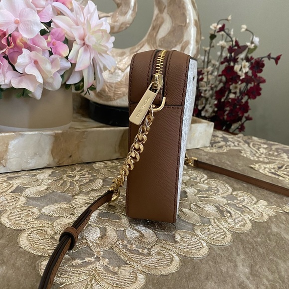 Michael Kors vanilla Crossbody - Picture 4 of 7